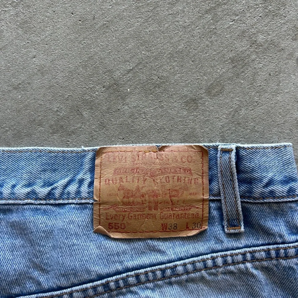 Vintage 90s Levis 550 Jeans Size 38x30 Blue Light Denim Relaxed Fit Straight Leg